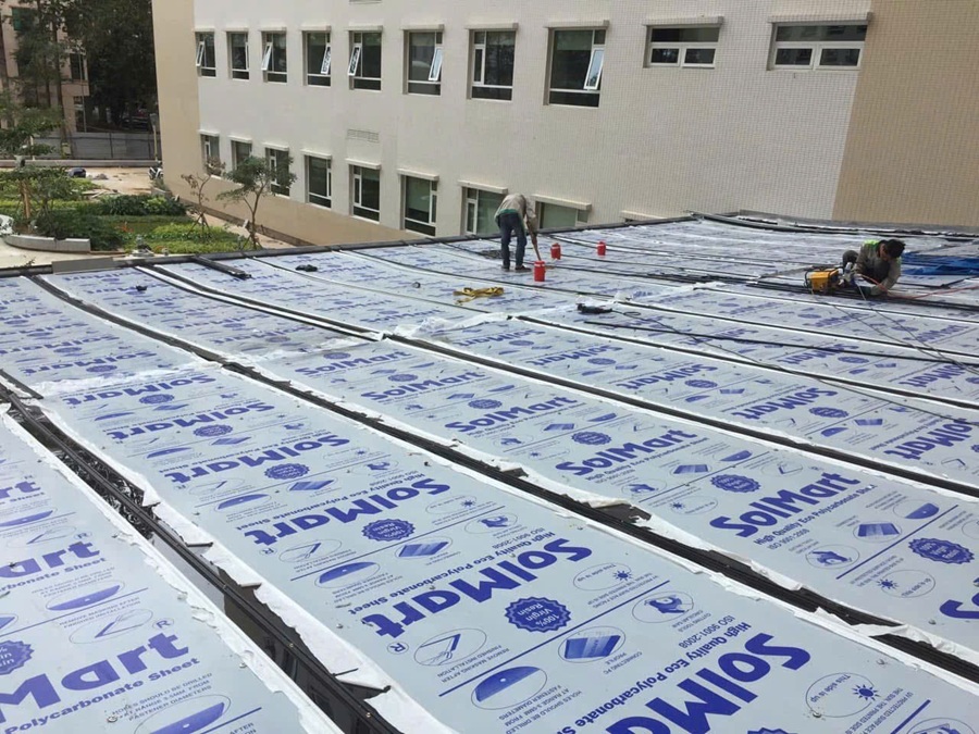 tam polycarbonate dac solmart dung lop mai nha Tấm polycarbonate đặc SolMart 7 dùng trong lợp mái