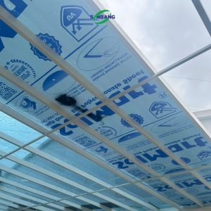 mai che bang tam poly dac 3mm SolMart Mái che bằng tấm polycarbonate đặc 3mm SolMart