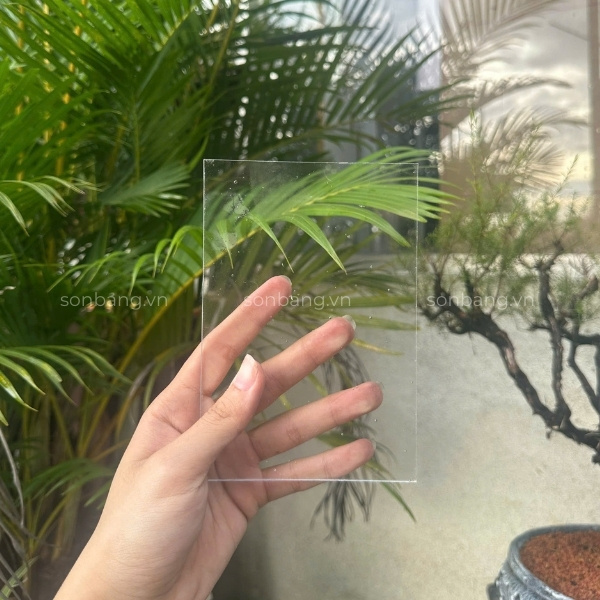 Tấm poly đặc SolMart có trong suốt cao gần như kính