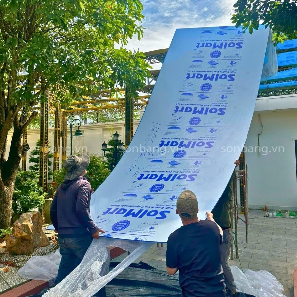 Thi công mái che bằng tấm poly đặc 5mm SolMart