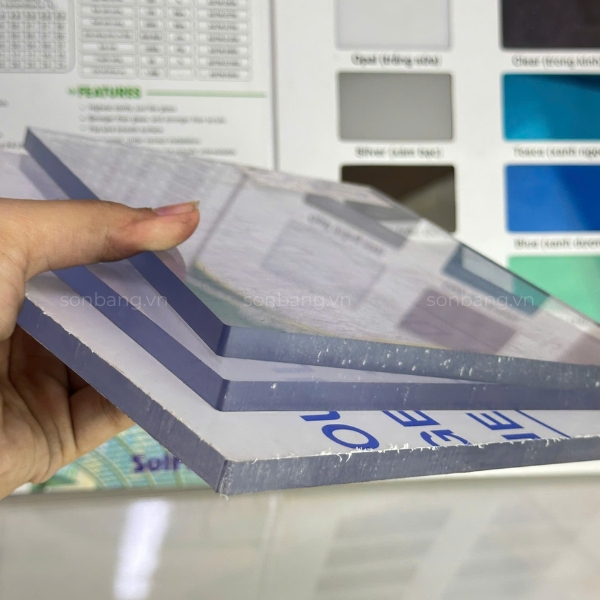 Cận cạnh độ dày tấm Polycarbonate đặc ruột 8mm