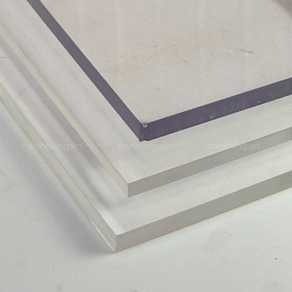 tam Polycarrbonate dac 8mm 1 7 Tấm Polycarbonate đặc chịu lực va đập gấp 200 lần kính
