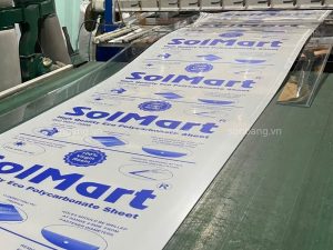 Cac hoat dong tai xuong Son Bang 12 Tấm Poly SolMart tại xưởng sản xuất bằng máy móc hiện đại