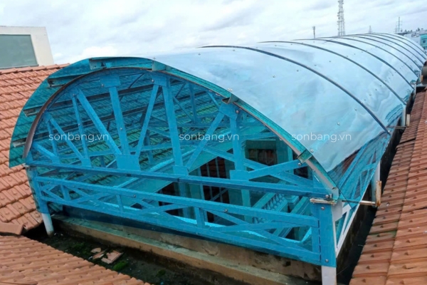 Cong trinh mai che Poly Ban kinh te Tay Ninh 3 Cận cảnh mái che Poly 3mm màu xanh dương