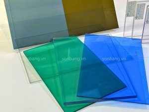 Tam Polycarbonate dac 37 Tấm Polycarbonate đặc SolMart