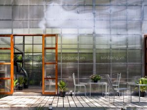 Ung dung cua polycarbonate rong 1 12 Poly rỗng được ứng dụng làm vách ngăn lấy sáng cho quán cà phê