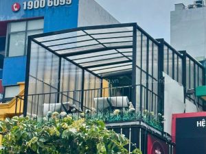 mai che Polycarbonate 13 Quán cà phê sử dụng mái che poly rỗng tiết kiệm điện năng vào ban ngày