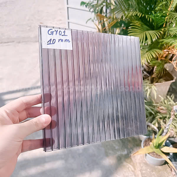 Poly rỗng 10mm màu xám được chụp dưới ánh nắng