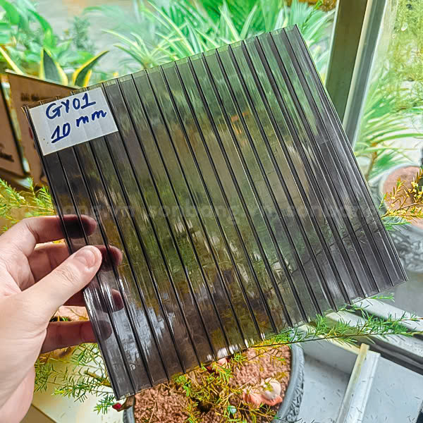 Tấm Poly rỗng 10mm màu xám trên thực tế
