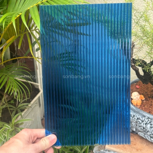 tấm Polycarbonate rỗng 4mm màu xanh dương