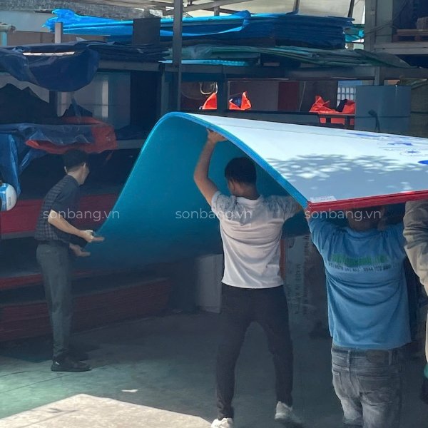 Tấm polycarbonate rỗng 4mm SolMart tại kho Sơn Băng