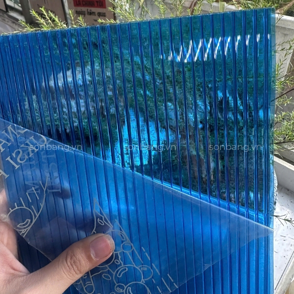 Tấm Polycarbonate rỗng SolMart 5mm màu xanh biển 