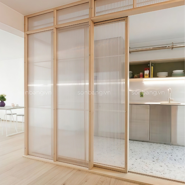 Một căn nhà tại Nhật Bản làm vách ngăn phòng bằng Poly rỗng