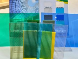 tam polycarbonate dac va rong 4 Tấm Polycarbonate rỗng và polycarbonate đặc
