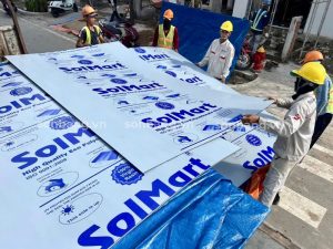 Vận chuyển tấm Poly SolMart đến công trình 