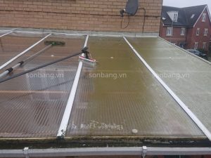 Ve sinh va bao duong mai che Poly 2 Mái che Poly khi được vệ sinh không còn bị rêu mốc