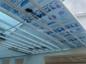 Ve sinh va bao duong mai che Poly 6 Công trình mái che Poly SolMart 3mm màu xám