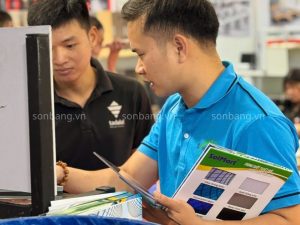 trien lam Vietbuild Ho chi minh 4 Nhân viên đang tư vấn về Poly SolMart cho khách tham quan tại triển lãm