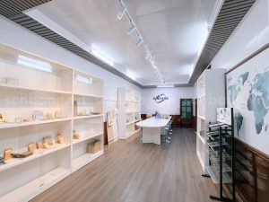 Bên trong Showroom trưng bày sản phẩm 