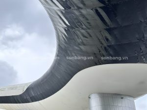 Cận cảnh Poly SolMart màu tím đen taị công trình