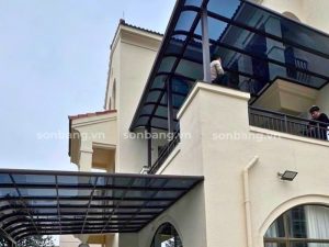 Mẫu mái che Poly màu xám cho ban công và nhà xe 