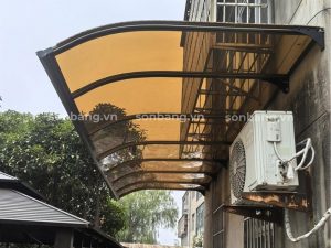 Mẫu mái che Poly màu trà mái hiên nhà thẩm mỹ, sang trọng 