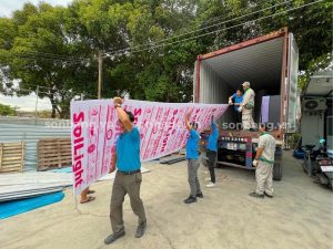 tam polycarbonate dac 8 Vận chuyển tấm Poly SolLight tại kho hàng