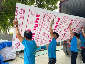 tam polycarbonate dac 9 Trọng lượng nhẹ giúp việc vận chuyển tấm Poly trở nên dễ dàng hơn