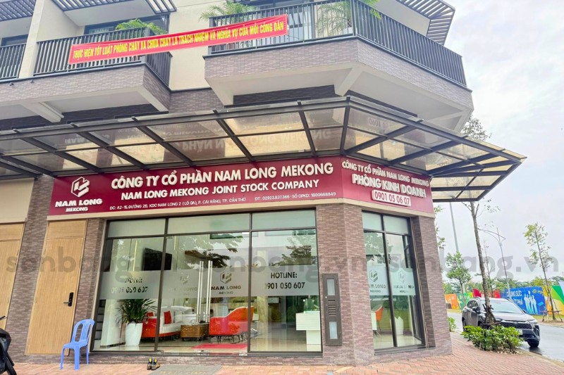 Mái che làm bằng tấm Poly đặc 10mm tại khu đô thị Nam Long