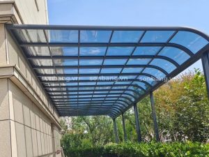 Mái che Poly xám khói cho sân vườn