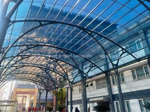 Mái vòm Poly xám khói tại trường đại học Nguyễn Tất Thành 